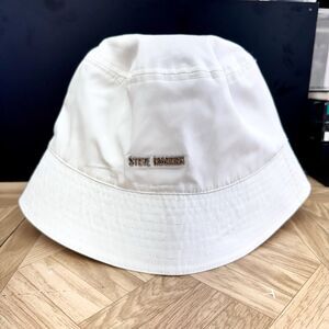 NWoT STEVE MADDEN Women's White Bucket Hat Satin Lined $38 Steel Logo